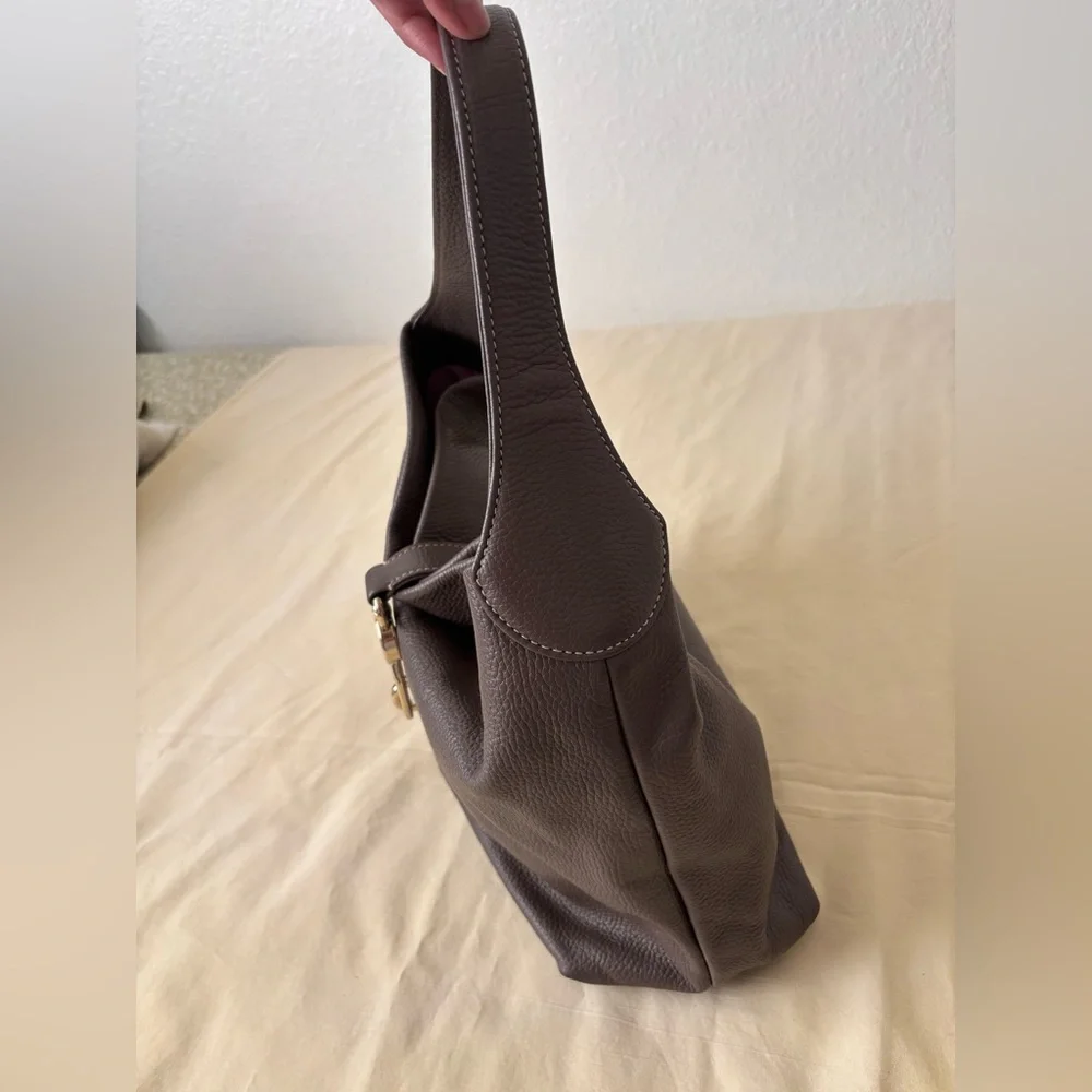 Dooney & Bourke chic hobo